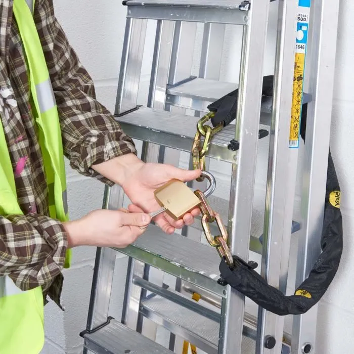 Yale Candado Y110B/60/132/1 de Latón 60 mm Grillete Acero Cementado 3 Llaves Acceso Cadenas Escaleras Portones