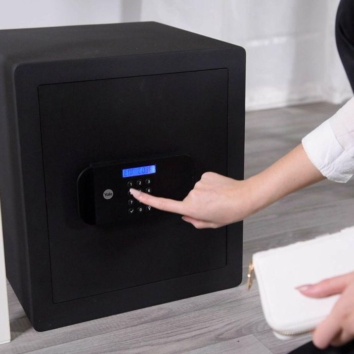 Yale YSEB/400/EB1 Caja fuerte de seguridad electrónica para escritorio H.40xW.35xD.34 cm 38.5L - Acero blindado y placa antitaladro 3 Yale YSEB/400/EB1 Caja fuerte de seguridad electrónica para escritorio H.40xW.35xD.34 cm 38.5L - Acero blindado y placa antitaladro 3