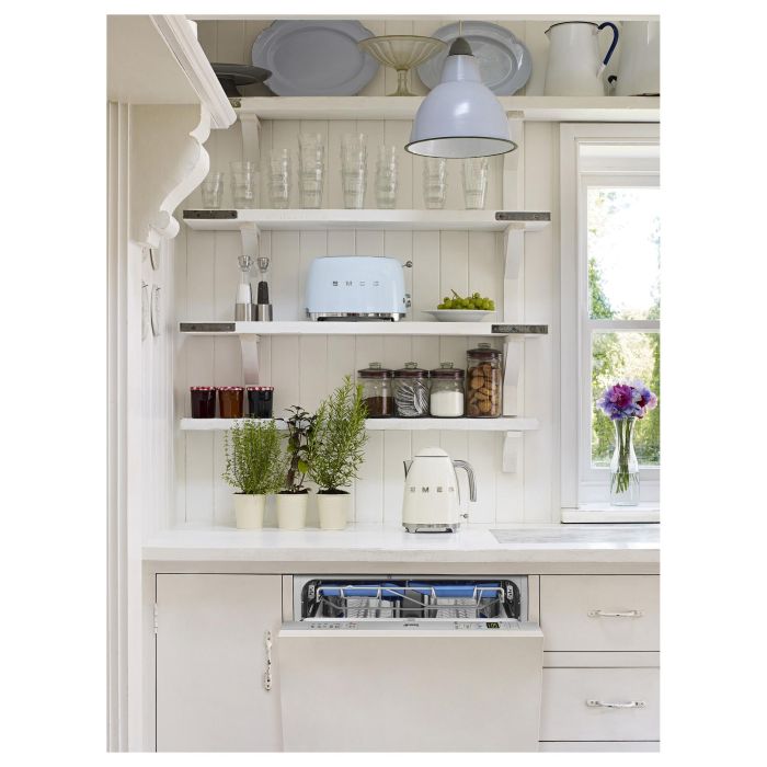 Smeg KLF03CREU Hervidor de Agua de Acero Inoxidable 1.7L 2400W con Filtro Antical, Apagado Automático y Base Giratoria 360°, Color Crema