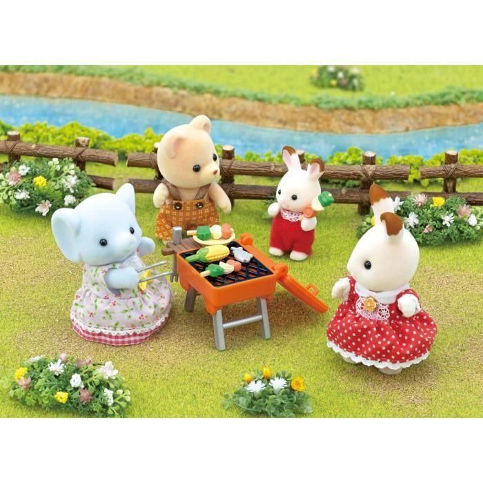 Sylvanian Families Niña Elefante - Juego de Picnic con Parrillada para 4 Personajes y 22 Accesorios 2 Sylvanian Families Niña Elefante - Juego de Picnic con Parrillada para 4 Personajes y 22 Accesorios 2