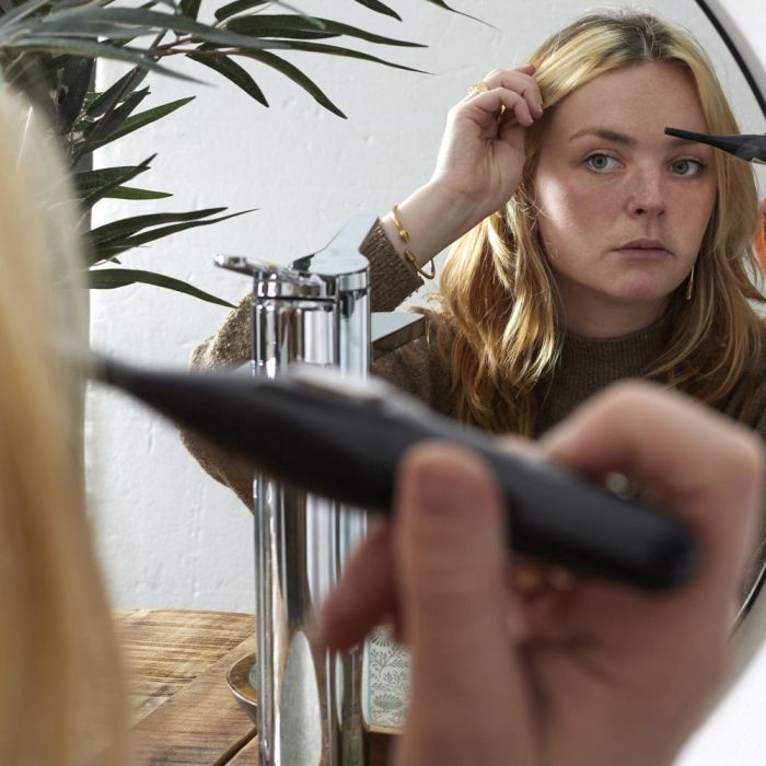 Cosmetic Club Rasuradora Precisión Tira Expositora 12 Unidades Colores Surtidos Blanco Negro Lila 1