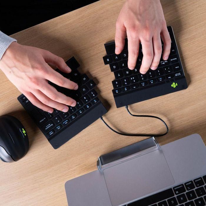 R-Go Tools Ergonomic keyboard R-Go Split Break with break software, ergonomic split keyboard, AZERTY (FR), Bluetooth, black 1 R-Go Tools Ergonomic keyboard R-Go Split Break with break software, ergonomic split keyboard, AZERTY (FR), Bluetooth, black 1
