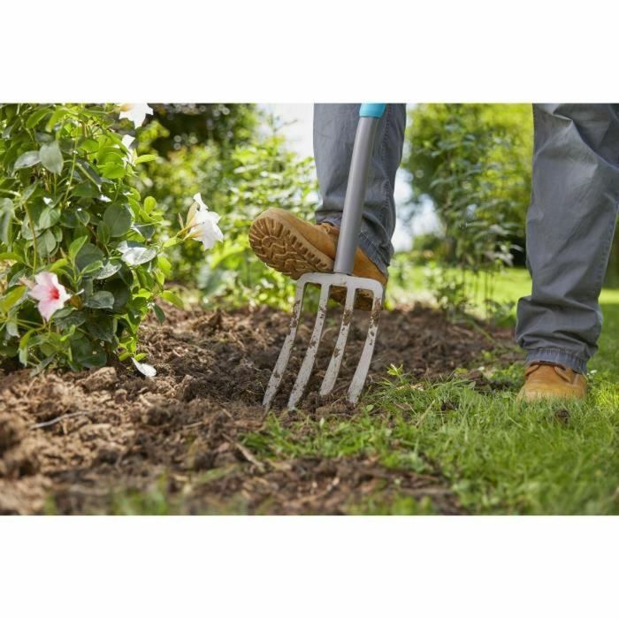 Gardena Horquilla de Jardín ErgoLine para Vasos, Mango Ergonómico en D, 4 Dientes Afilados, 117 cm de Eje de Metal Macizo 1
