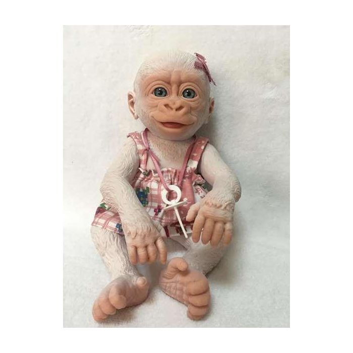 Muñeco Gorila Bebé Albino con chupete y vestido 29 cm - Modelos surtidos 1 Muñeco Gorila Bebé Albino con chupete y vestido 29 cm - Modelos surtidos 1