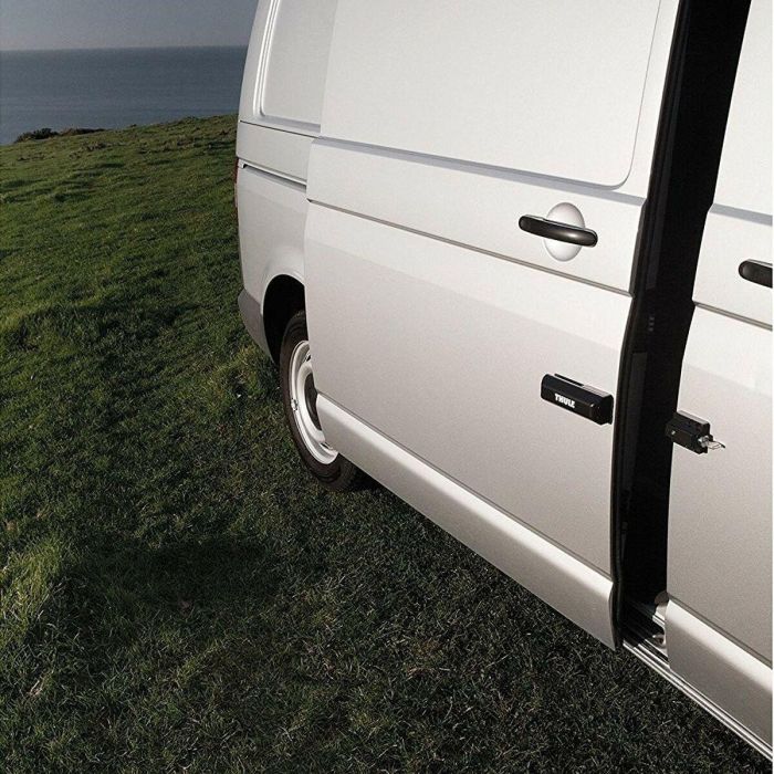 Thule Cerradura de Seguridad Universal para Furgonetas - Cierre de Alta Protección para Puertas Traseras y Puertas Correderas 1 Thule Cerradura de Seguridad Universal para Furgonetas - Cierre de Alta Protección para Puertas Traseras y Puertas Correderas 1