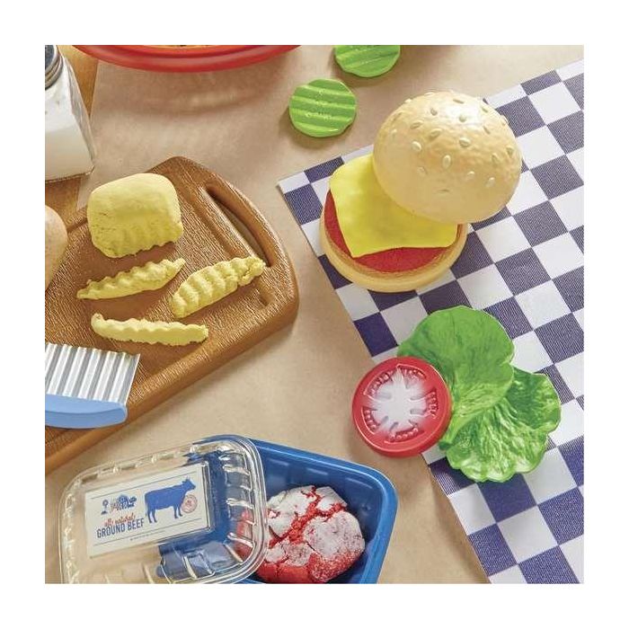Kit de hamburguesas de creative chefs cheeseburger and fries kit. incluye 22 accesorios. 1 Kit de hamburguesas de creative chefs cheeseburger and fries kit. incluye 22 accesorios. 1