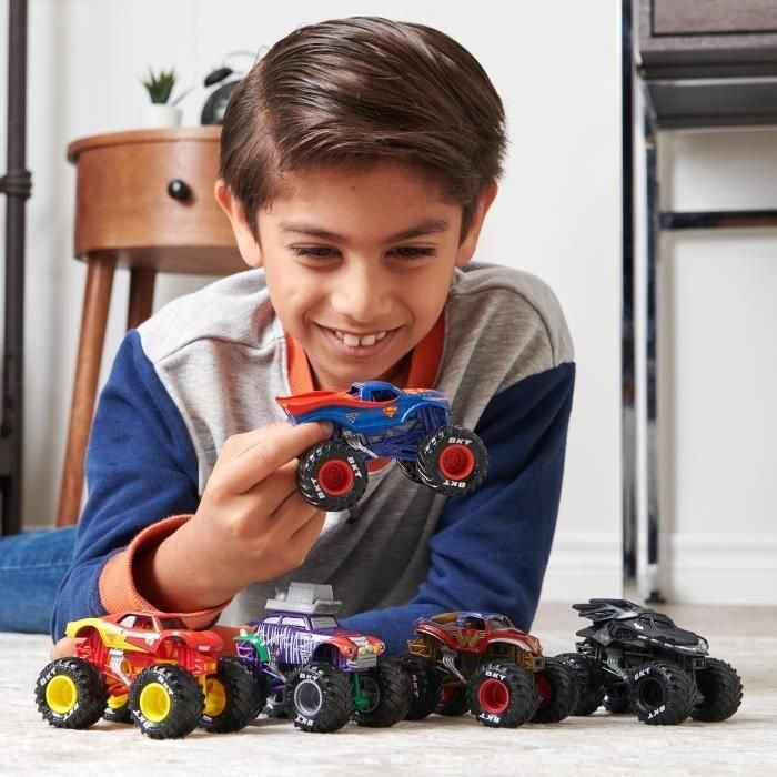 Monster Jam MON0778988460993 Pack de 5 Vehículos Fundidos a Presión Escala 1:64 DC Comics 2 Monster Jam MON0778988460993 Pack de 5 Vehículos Fundidos a Presión Escala 1:64 DC Comics 2