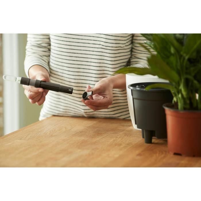 Elho Maceta con autorriego Insert 44 - Negro - Ø 43 x H 39 cm - accesorios de interior - 100% reciclado 1 Elho Maceta con autorriego Insert 44 - Negro - Ø 43 x H 39 cm - accesorios de interior - 100% reciclado 1