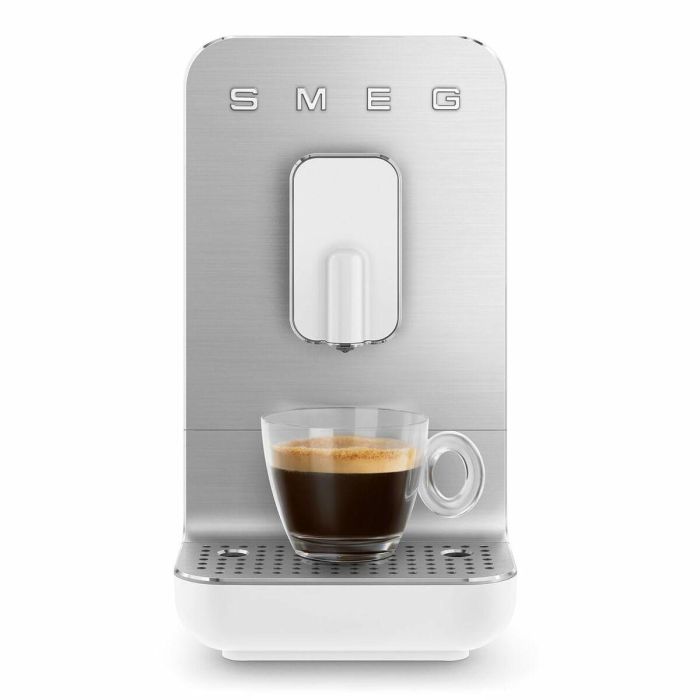 Smeg Cafetera Superautomática BCC11WHMEU Blanca 3