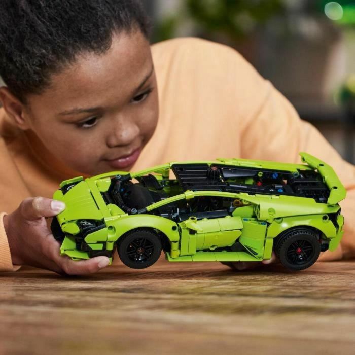 LEGO Technic 42161 Lamborghini Huracán Tecnica, Maqueta de Coche para Niños Fanáticos de los Deportes de Motor 2