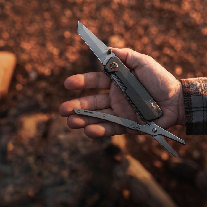 True Herramienta 2 en 1 Cutter y Tijeras con Hoja de 7 cm y Tijeras de 4 cm, Acero Inoxidable y Mango de Aluminio 1 True Herramienta 2 en 1 Cutter y Tijeras con Hoja de 7 cm y Tijeras de 4 cm, Acero Inoxidable y Mango de Aluminio 1