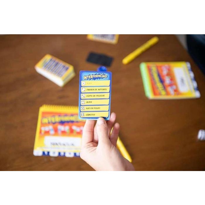 Juego interferencias, para toda la familia basado en el clásico juego del teléfono loco 3