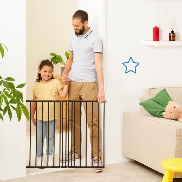 Badabulle Barrera de Seguridad Infantil Safe&Protect XL - Extensible (60 a 106,5 cm) - Aberturas Extra Grandes - Fijación con Tornillos, Negro 5