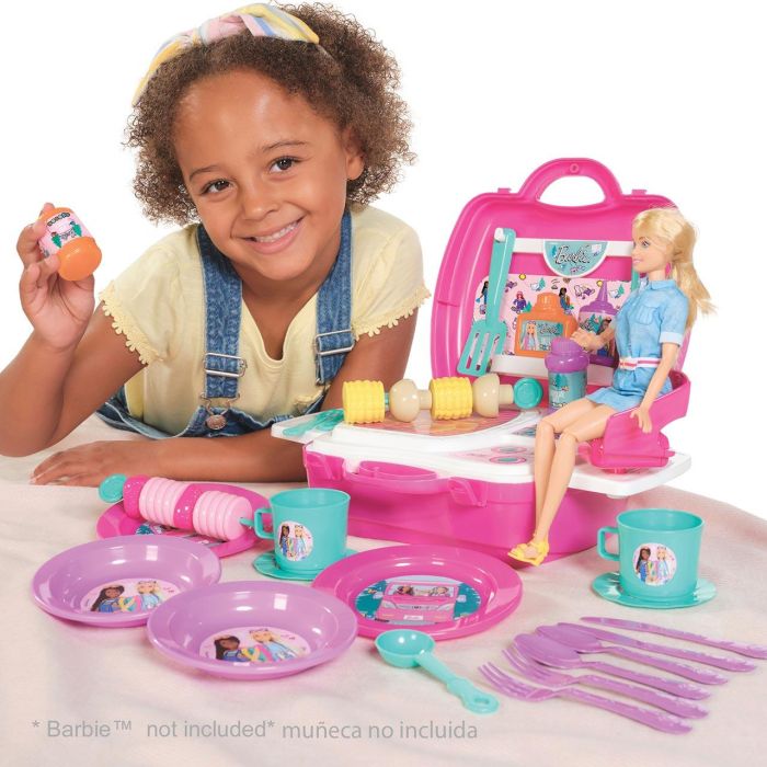Barbie 00926 Maletín Glamping de Camping y Barbacoa Picnic para Muñecas Barbie. Incluye más de 20 Accesorios 4 Barbie 00926 Maletín Glamping de Camping y Barbacoa Picnic para Muñecas Barbie. Incluye más de 20 Accesorios 4