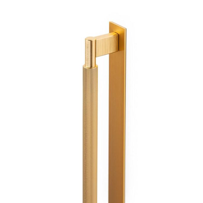 Tirador Aluminio Modelo Arpa Plate Con Placa Acabados Disponibles Efecto Inox, Negro Cepillado Y Laton Cepillado Acabado Laton Cepillad Dist. Agujero Dist. 1178Mm. Viefe