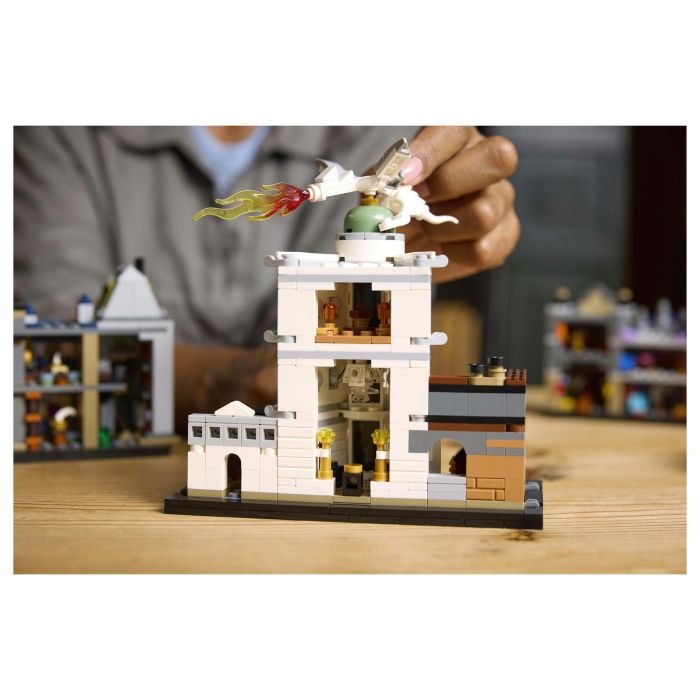 LEGO Harry Potter 76444 Tiendas Mágicas del Callejón Diagon, Juego de Construcción 2750 Piezas 7