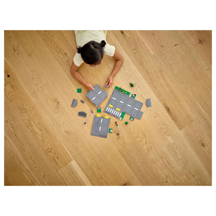 LEGO 60304 Intersección para montar, Juego de Construcción de Ciudades con Paneles y Carreteras para Montar