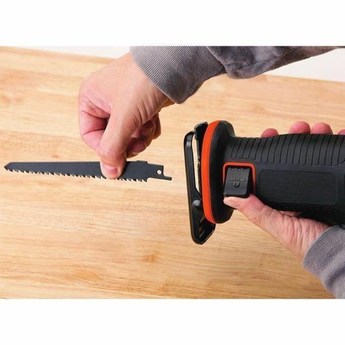 Black & Decker BDCR18N Sierra de sable inalámbrica, hoja de 15 cm. Cortes en madera, metal, plástico y poda; cambio sin herramientas. 15 Black & Decker BDCR18N Sierra de sable inalámbrica, hoja de 15 cm. Cortes en madera, metal, plástico y poda; cambio sin herramientas. 15