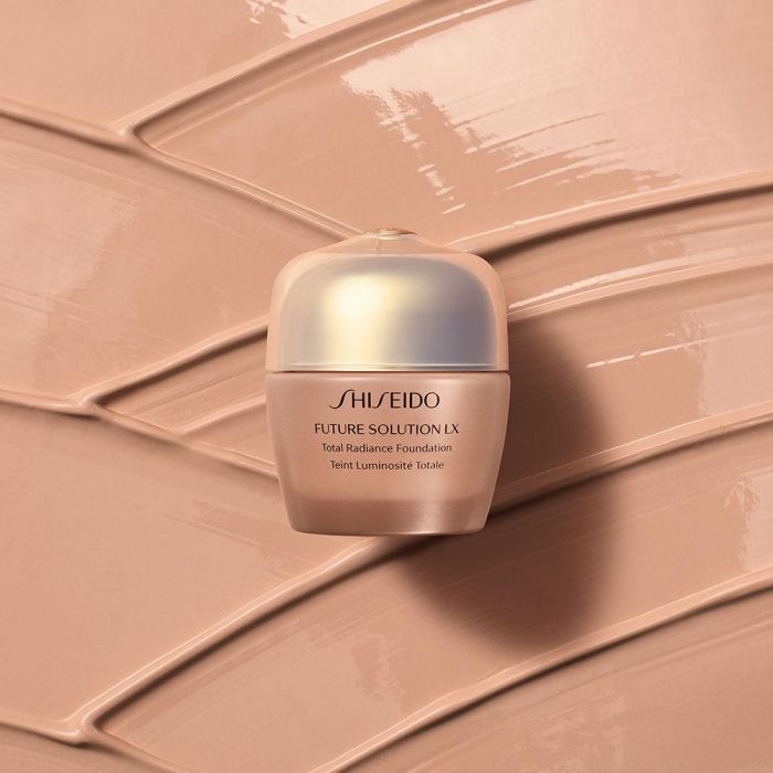 FUTURE SOLUTION LX total radiance foundation 3