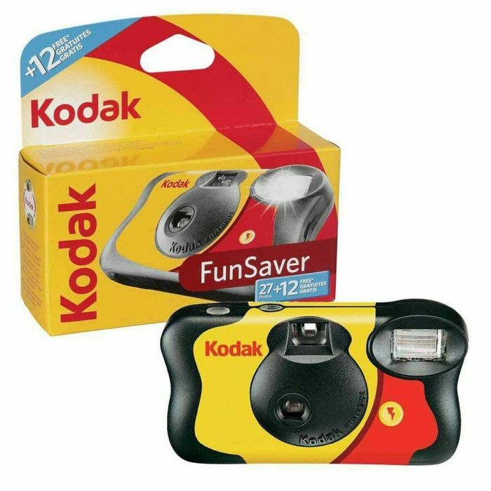 Kodak FunSaver Cámara Desechable 39 Exposiciones con Flash Incorporado, Película 800 ISO, Gran Angular 24mm, Amarilla y Roja