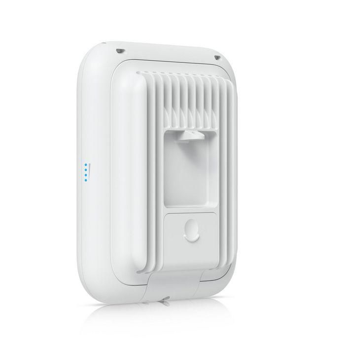 Ubiquiti WiFi 7 (802.11a/b/g/n/ac/ax/be), 6 GHz, IP67, 465m2 (5000 ft2), 2.5 GbE RJ45, PoE+, UV-stabilized polycarbonate, aluminum alloy, max 21W 3 Ubiquiti WiFi 7 (802.11a/b/g/n/ac/ax/be), 6 GHz, IP67, 465m2 (5000 ft2), 2.5 GbE RJ45, PoE+, UV-stabilized polycarbonate, aluminum alloy, max 21W 3