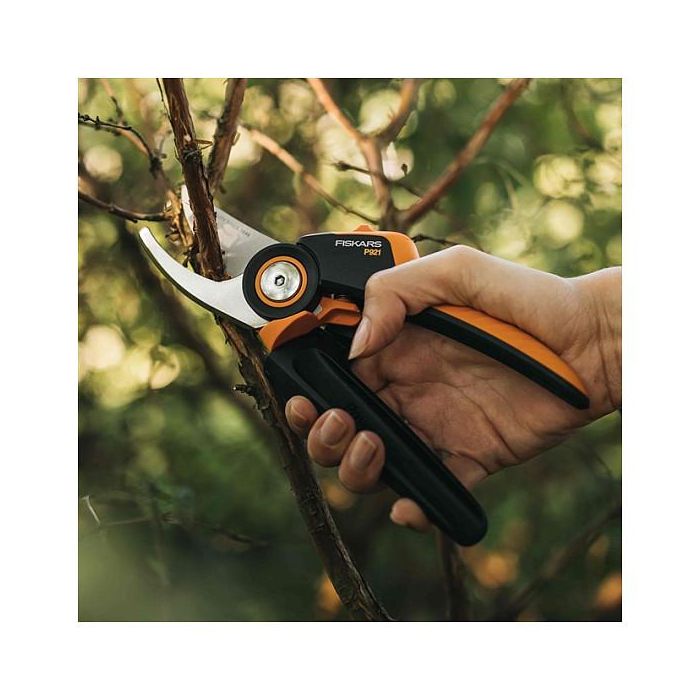 Fiskars P921 Tijera de Podar Bypass Serie M para Jardín, Acero Inoxidable, Capacidad de Corte 24 mm, Mangos Negro y Naranja 1