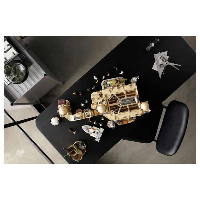 LEGO Star Wars Mos Eisley Cantina 75290 - Juego de Construcción 3187 Piezas con 21 Minifiguras 6