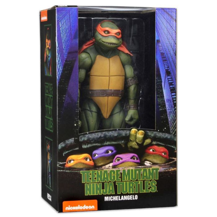 NECA Figura articulada Michelangelo Tortugas Ninja 42cm con Nunchucks, Pizza y Manos Intercambiables