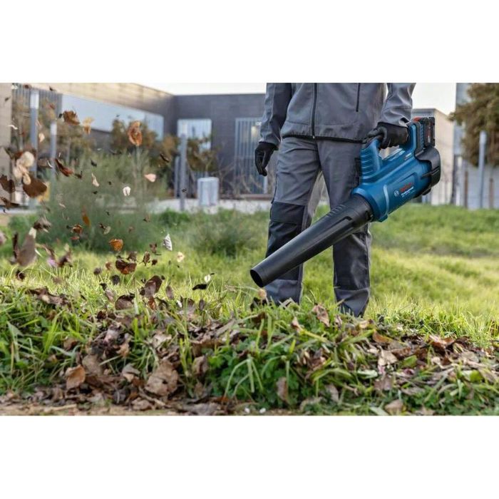 Bosch Professional GBL 18V-750 Soplador de Batería 18V con Motor BITURBO sin Escobillas, 198 km/h de Velocidad del Aire y 780 m³/h 1 Bosch Professional GBL 18V-750 Soplador de Batería 18V con Motor BITURBO sin Escobillas, 198 km/h de Velocidad del Aire y 780 m³/h 1