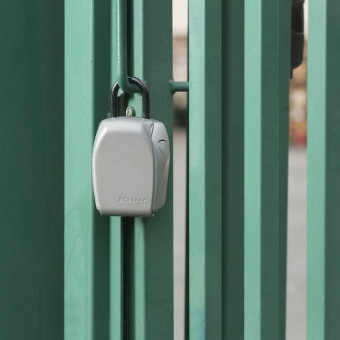 Master Lock Caja de Llave Segura Talla L con Combinación 4 Dígitos, Seguridad Reforzada, Asa, Resistente a la Intemperie, Gris - Ideal para Airbnb 1 Master Lock Caja de Llave Segura Talla L con Combinación 4 Dígitos, Seguridad Reforzada, Asa, Resistente a la Intemperie, Gris - Ideal para Airbnb 1