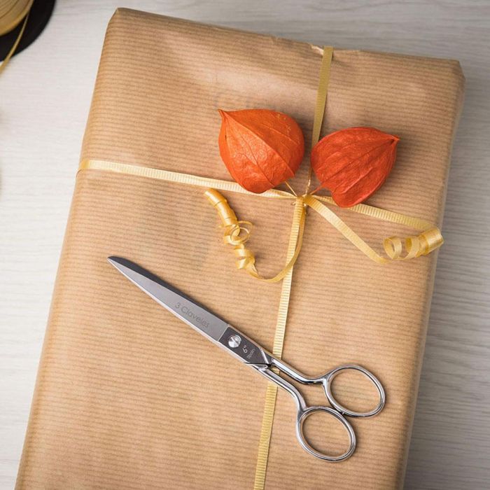 3 Claveles Tijera Modista 6" Acero Inoxidable con Dedales Asimétricos para Costura y Labores 3 3 Claveles Tijera Modista 6" Acero Inoxidable con Dedales Asimétricos para Costura y Labores 3