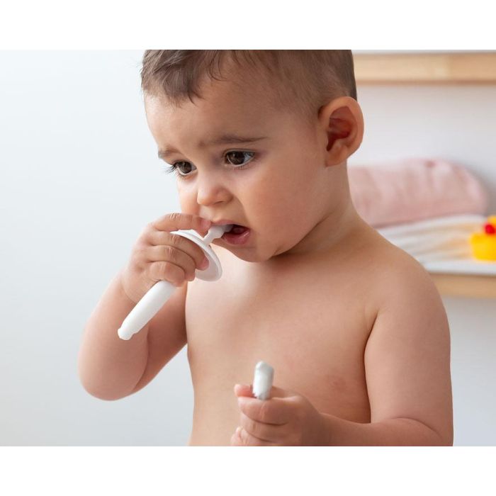KioKids Set Higiene Bucal Evolutivo Bebé, 3 Cepillos Dentales Silicona y Nylon con Tope, Gris, +0 Meses 1 KioKids Set Higiene Bucal Evolutivo Bebé, 3 Cepillos Dentales Silicona y Nylon con Tope, Gris, +0 Meses 1