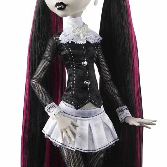 Monster High Muñeca Draculaura Colección Reel Drama. Diseño en Blanco y Negro, Juguete para Niñas y Niños. Edad Mínima Recomendada: 6 Años. 1 Monster High Muñeca Draculaura Colección Reel Drama. Diseño en Blanco y Negro, Juguete para Niñas y Niños. Edad Mínima Recomendada: 6 Años. 1