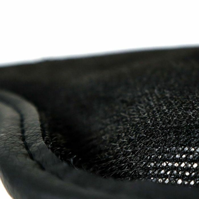 Momo MOML3MDBSS Alfombrillas de Coche Universales Moqueta Negra Antideslizantes con Refuerzo de Aluminio - Juego 4 piezas 3