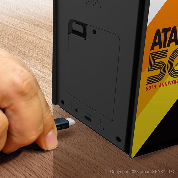 My Arcade Micro Player Pro 6.75" - Atari 100 Juegos en 1, Consola Retro Arcade Portátil con Pantalla 2.75" Color, Auriculares 3.5mm, USB-C y Pilas AA