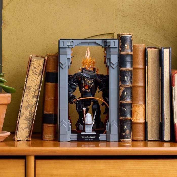LEGO LEGO10367 El Señor de los Anillos: Rincón de la Librería de Balrog Set de construcción - Decoración de estantería DIY - Minifigura de Gandalf 3 LEGO LEGO10367 El Señor de los Anillos: Rincón de la Librería de Balrog Set de construcción - Decoración de estantería DIY - Minifigura de Gandalf 3