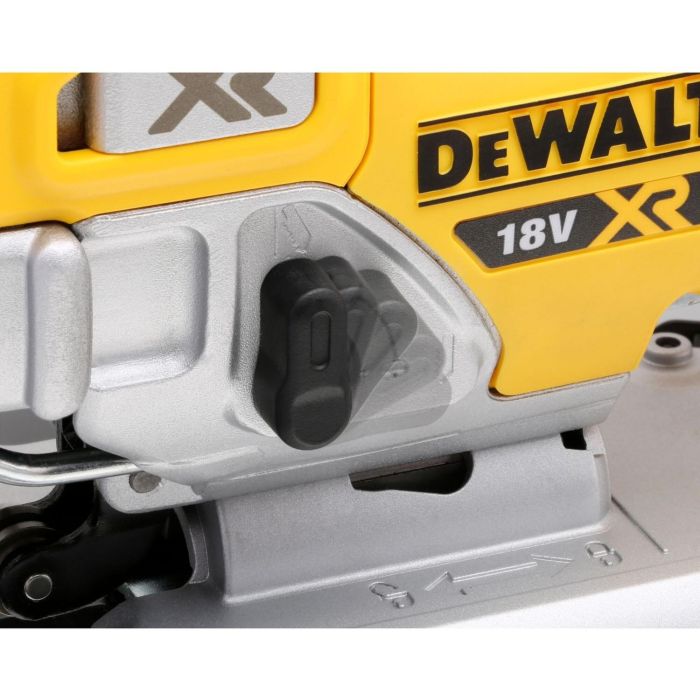 DEWALT DCS334P2-QW Sierra de Calar Profesional 18V 5Ah Kit Sin Escobillas con Biselado para Diversos Materiales 1 DEWALT DCS334P2-QW Sierra de Calar Profesional 18V 5Ah Kit Sin Escobillas con Biselado para Diversos Materiales 1