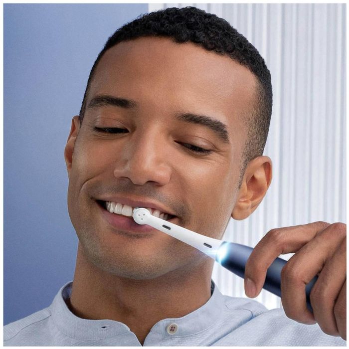 Oral-B iO Series 7N Sapphire Blue 2 Oral-B iO Series 7N Sapphire Blue 2