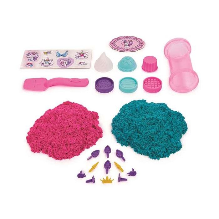 Spin Master 6065201 Kinetic Sand Set Pastelería Unicornio con Brillo y Neón, Moldes y Accesorios para Niños +3 Años 2 Spin Master 6065201 Kinetic Sand Set Pastelería Unicornio con Brillo y Neón, Moldes y Accesorios para Niños +3 Años 2