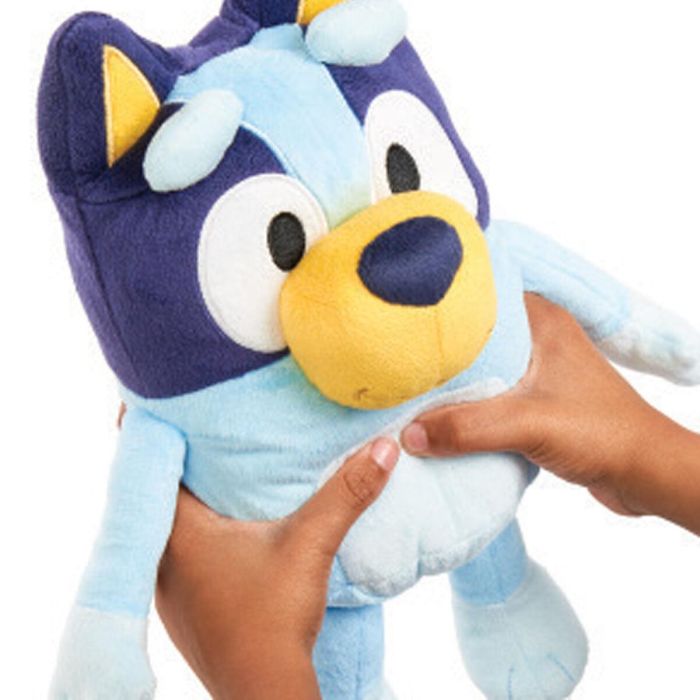 Bluey BLU06309961899757 Peluche Parlante 33 cm con Voz Oficial y Tema Musical 1 Bluey BLU06309961899757 Peluche Parlante 33 cm con Voz Oficial y Tema Musical 1