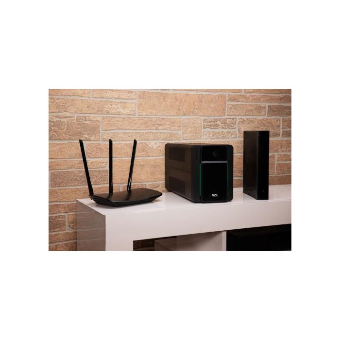 APC Easy UPS sistema de alimentación ininterrumpida (UPS) Línea interactiva 1,6 kVA 900 W 6 salidas AC 2 APC Easy UPS sistema de alimentación ininterrumpida (UPS) Línea interactiva 1,6 kVA 900 W 6 salidas AC 2