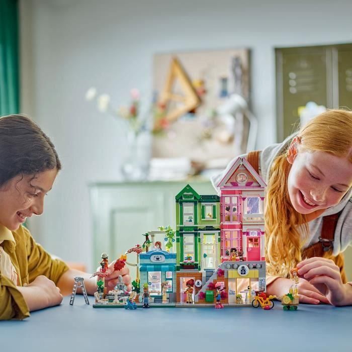 LEGO Friends 42670 Apartamentos y tiendas de Heartlake City Juego creativo para niñas 2 LEGO Friends 42670 Apartamentos y tiendas de Heartlake City Juego creativo para niñas 2