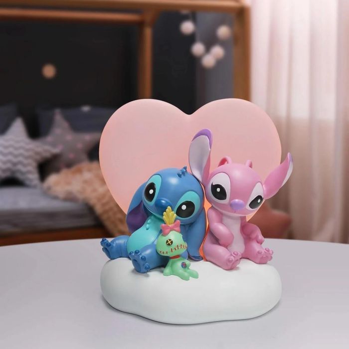 Enesco Figura Iluminada Disney Stitch y Angel Colección Grand Jester con Corazón que se Ilumina 1 Enesco Figura Iluminada Disney Stitch y Angel Colección Grand Jester con Corazón que se Ilumina 1