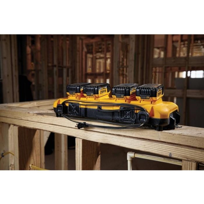 DEWALT Vierfach-Schnelladegeraet 2