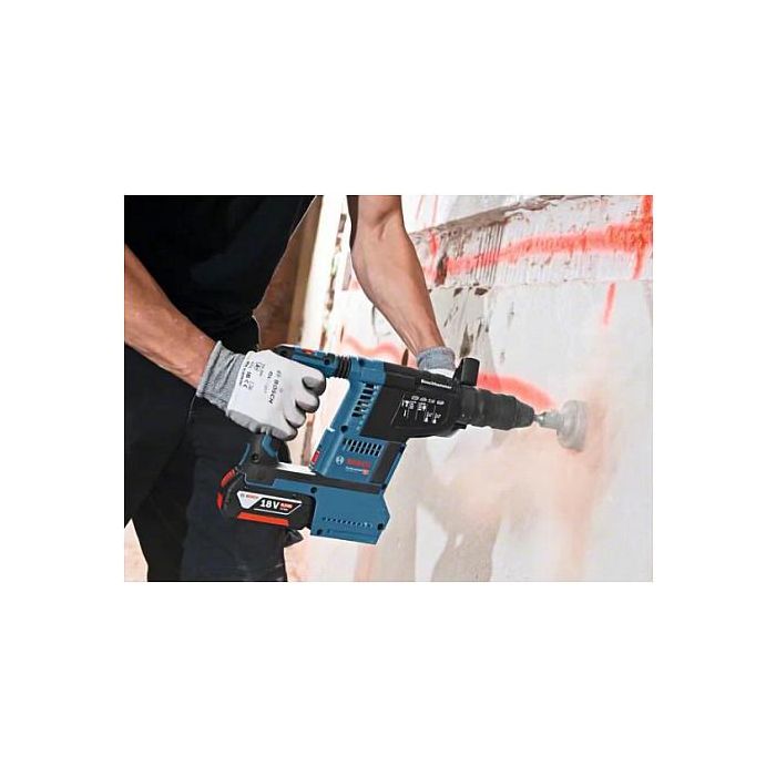 Bosch Taladro Percutor GBH 18V-26 F SDS Plus Profesional con Motor Brushless, Energía de Impacto 2.6J, 18V, Incluye 2 Baterías 5.5Ah y Maletín GAL 1880CV GD1 5