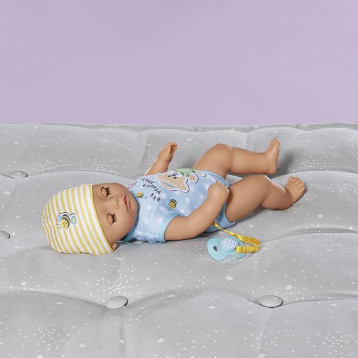 Baby Born Muñeco Niño con 7 Funciones: Bebe Agua, Come, Moja el Pañal con Pipi, Abre y Cierra Ojos, 36 cm 2