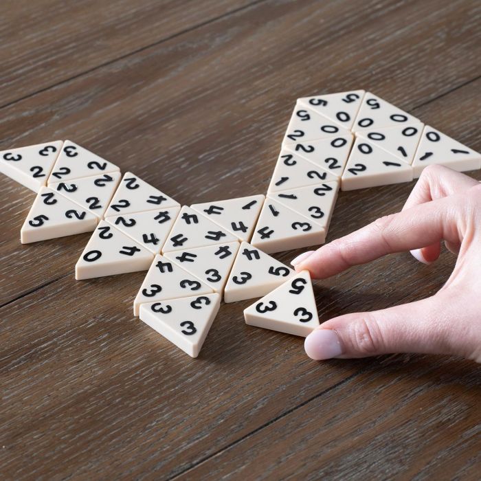 Bizak Juego Triominos Original - Juego de Mesa Familiar de Dominó Triangular, Variación del Clásico, Edad Mínima 3 Años 1 Bizak Juego Triominos Original - Juego de Mesa Familiar de Dominó Triangular, Variación del Clásico, Edad Mínima 3 Años 1