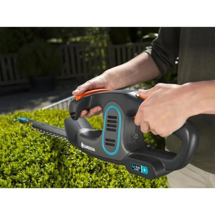 Gardena Cortasetos EasyCut Li-14/40 Batería Iones de Litio 14,4V 2,0Ah Barra de Corte 40cm Ligero 2,1kg 1