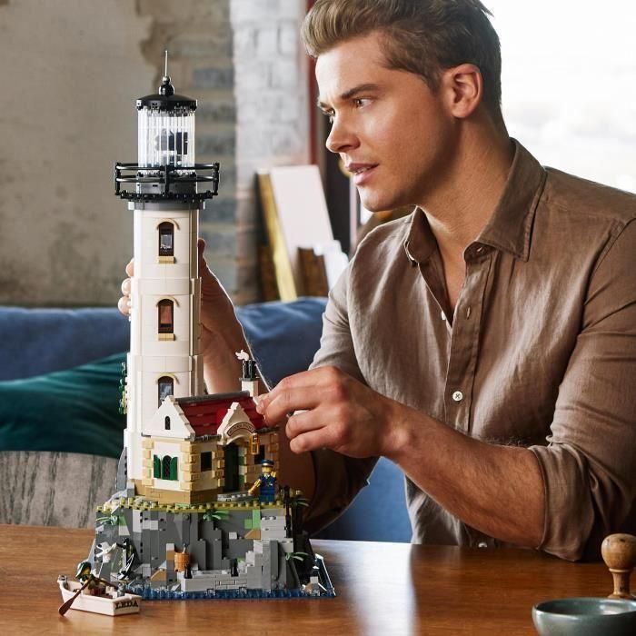 LEGO 21335 Ideas El Faro Motorizado, Detallado Modelo para Construir y Decorar el Hogar, Incluye Minifigurinas Marinas 5