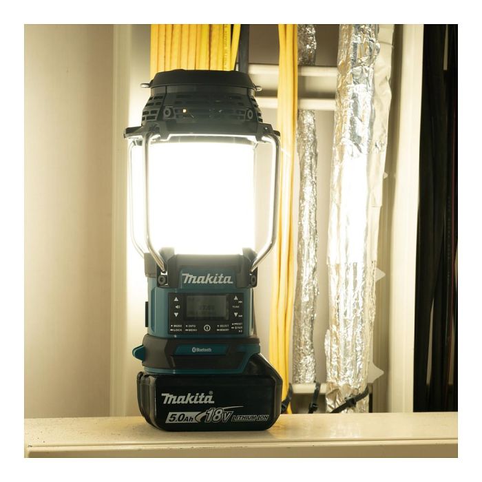 Makita DMR056 Radio con Linterna y Bluetooth, Radio Portátil Analógica y Digital AM DAB+ FM, LED Batería, 53h 3